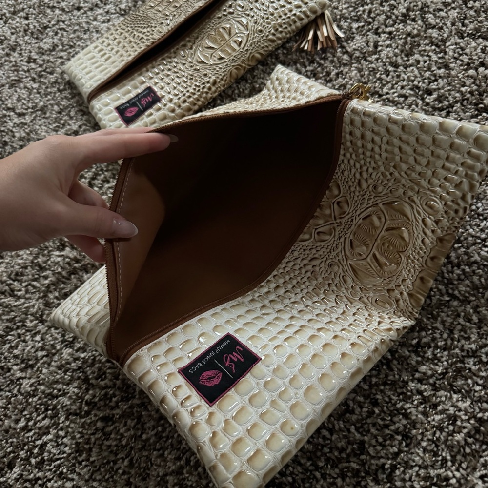 Makeup Junkie Bubble Gator Sand Makeup Bag Bundle - Picture 5 of 5